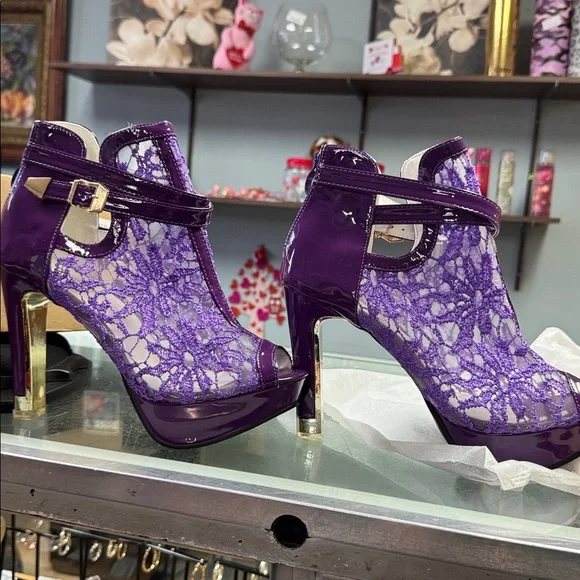 Elegant Purple Lace Women's Heels - Picture 2 of 3